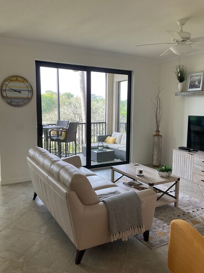 Foto del edificio - 2/2/ CONDO AVAILABLE NOV, DEC,@ THE  LAKEW...