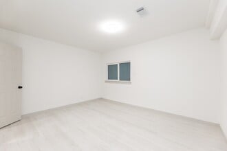 Building Photo - 7115 Falling Waters Dr
