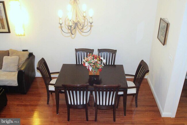 Foto del edificio - 623 Hurdle Mill Pl