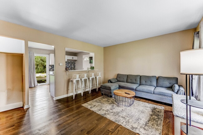 Foto del edificio - 219 Monterey Dr