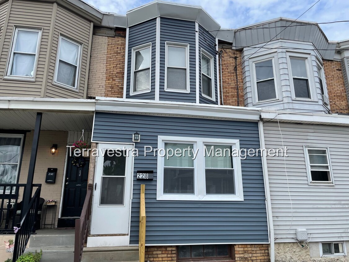 Primary Photo - Beautiful 3 Bed/1 Bath House in Gloucester...