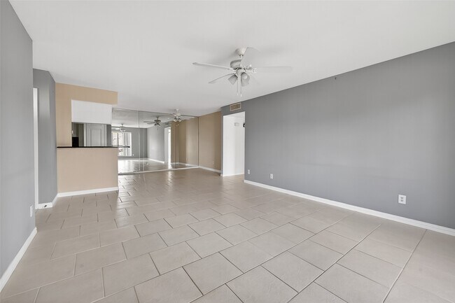 Foto del edificio - 14555 Wunderlich Dr