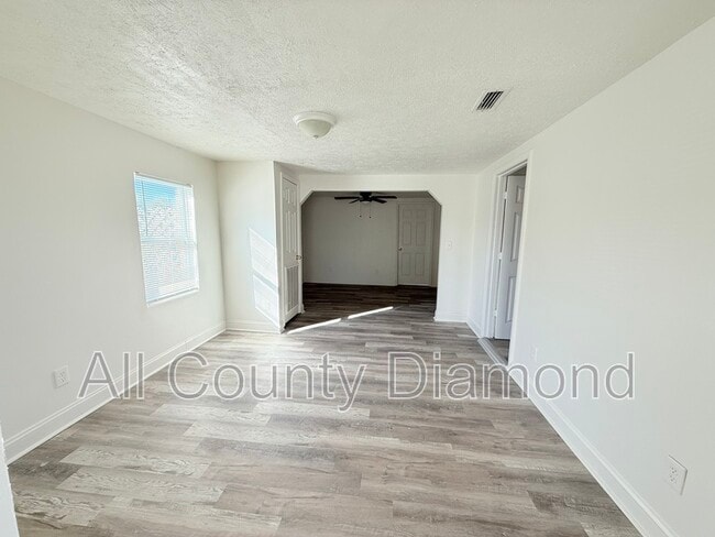 Building Photo - 237 Helen Ave