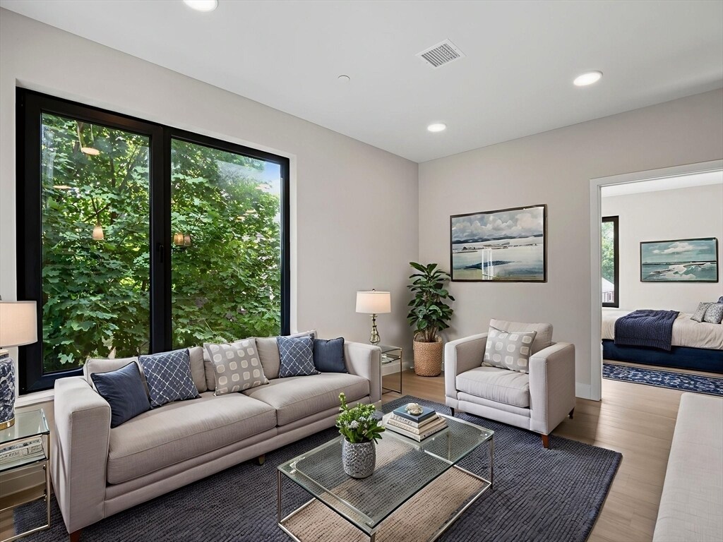 Foto principal - 249 Corey Rd