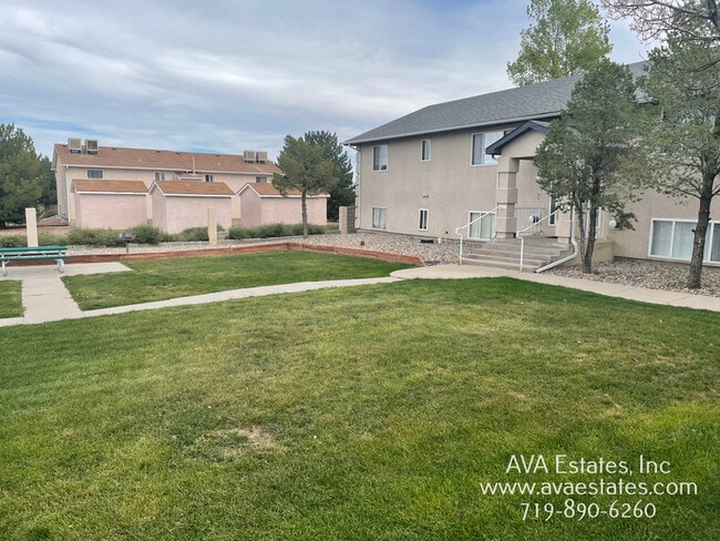 Building Photo - 719 E Laporte Dr