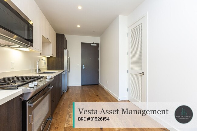 Building Photo - Welcome Home to Dogpatch's Finest