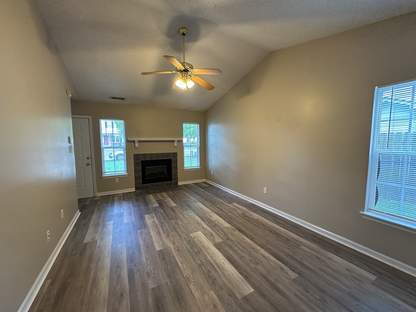 Foto del edificio - 125 Mesa Ln