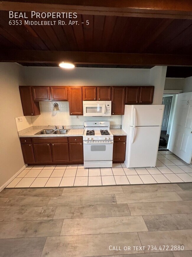 Foto del edificio - 6353 Middlebelt Rd