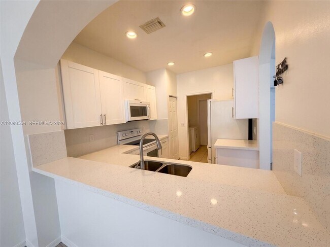 Foto del edificio - 4951 Mallory St