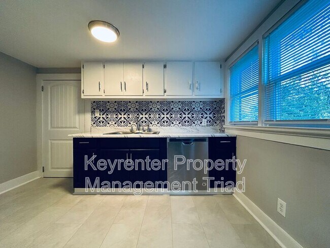 Foto del edificio - 5087 Meadowbrook Dr