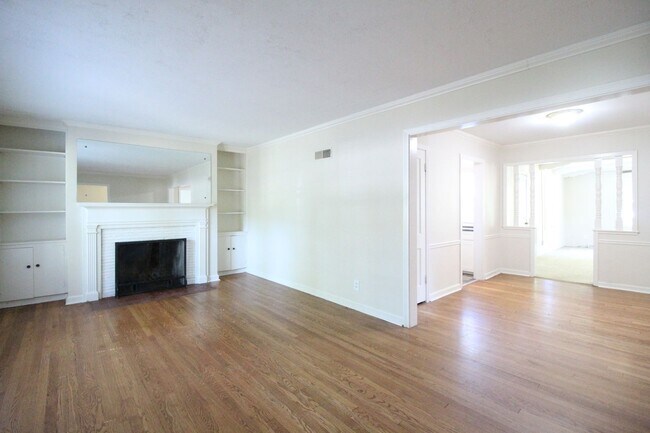 Building Photo - 2 Bedroom 1 Bath Home In Fairway