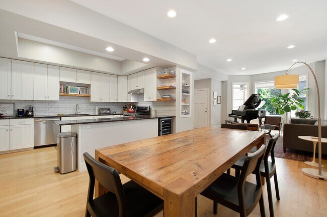 Foto del edificio - 4532 N Damen Ave