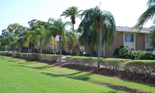 Building Photo - Silver Palms Apartments