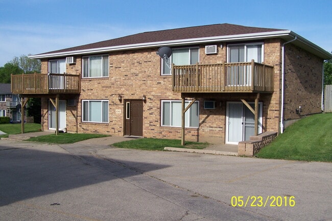 Building Photo - 2745 Summer Dr