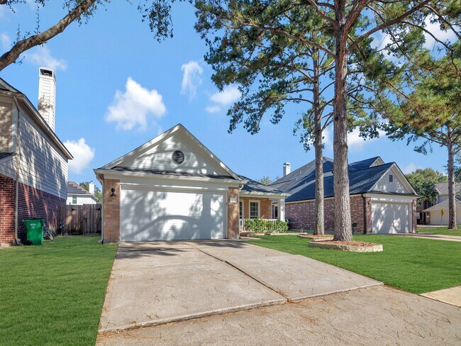 Foto del edificio - 21615 Brookchase Loop