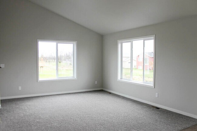 Building Photo - 6078 Autumn Dr S