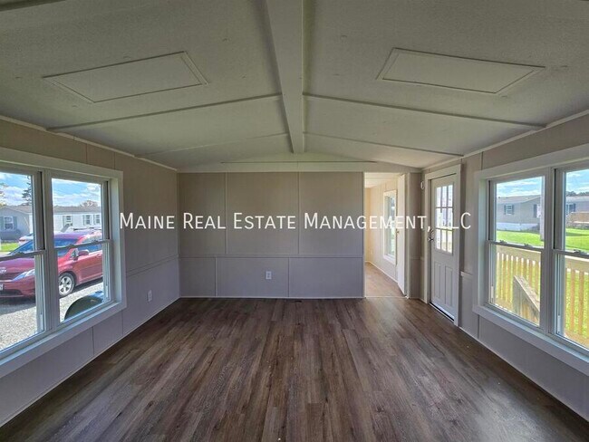 Foto del edificio - 134 C St