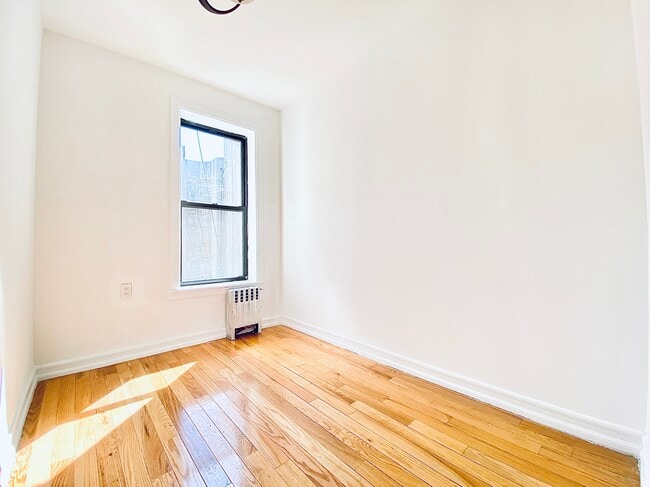 Building Photo - 516 W 135th St