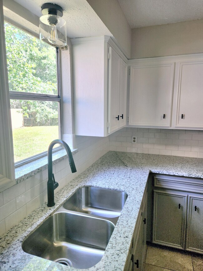 Foto del edificio - 1602 Hazelwood St