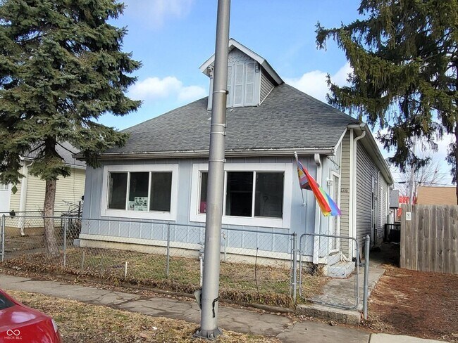 Foto del edificio - 1314 E 10th St