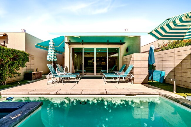Building Photo - 743 E Twin Palms Dr