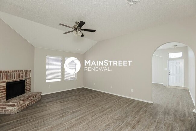 Foto del edificio - 4 Bedroom Pet-Friendly Home in Arlington, TX with Main Street Renewal
