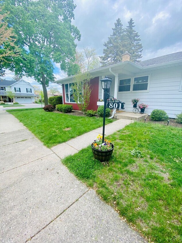 Foto principal - 801 N Pine Ave