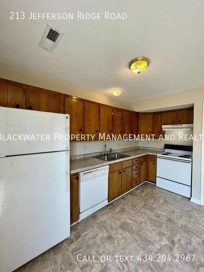 Foto del edificio - 213 Jefferson Ridge Rd
