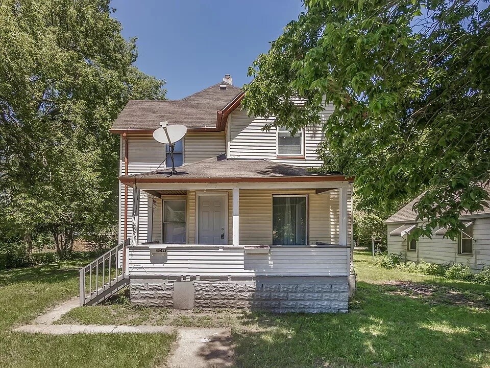 Primary Photo - 421 Cottage St