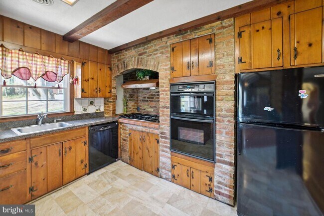 Building Photo - 4322 Cross Country Dr