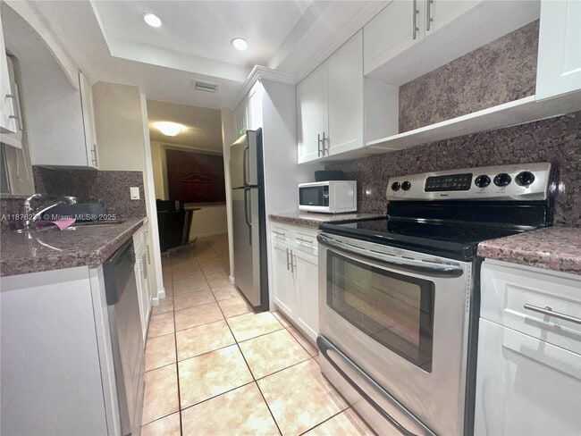 Foto del edificio - 1881 Washington Ave