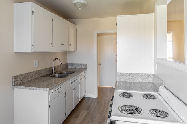 1BR, 1BA - 650SF - Ashtree Apartments