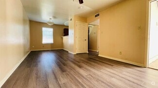 Building Photo - 304 Dell Ct