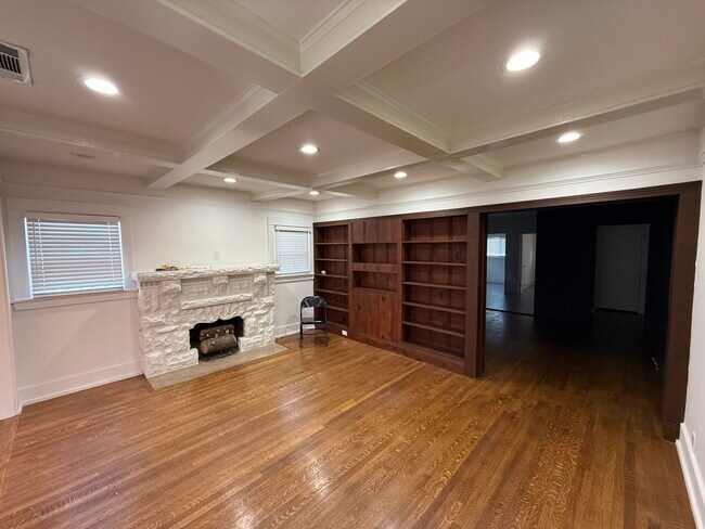 Foto del edificio - 1493 W 47th St