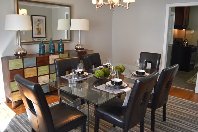 Larchmere Dining room - The Larchmere Apartments