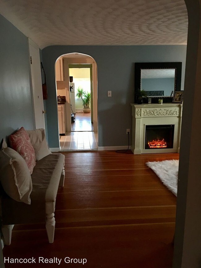 Building Photo - 1 br, 1 bath Apartment - 8 Underwood Street