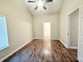 Building Photo - 140 Huisache St