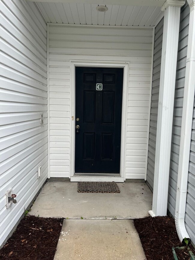 Building Photo - Spacious 3BR/3BA Townhome in Kiskadee Parke