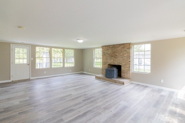 Building Photo - 24338 Longview Rd