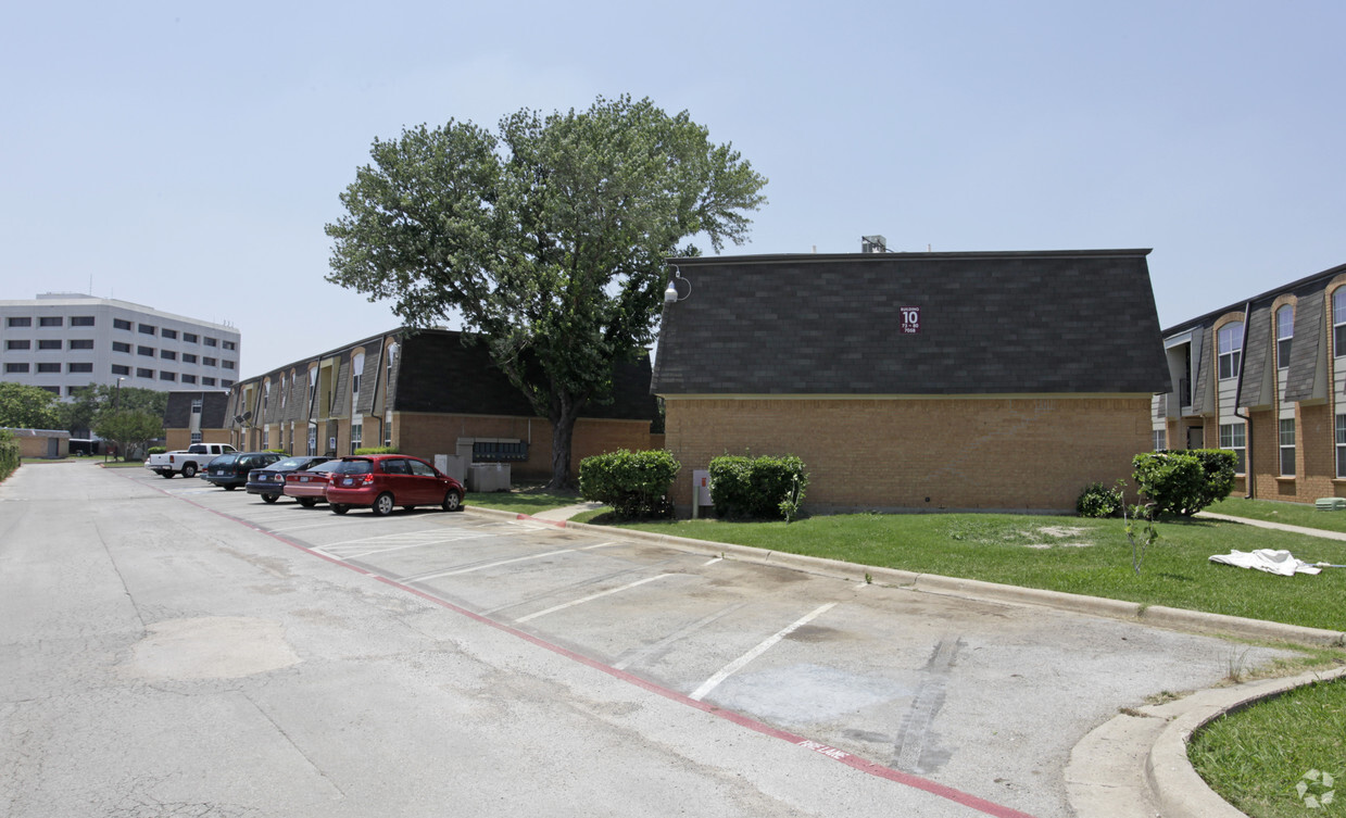 Building Photo - Glenview Square