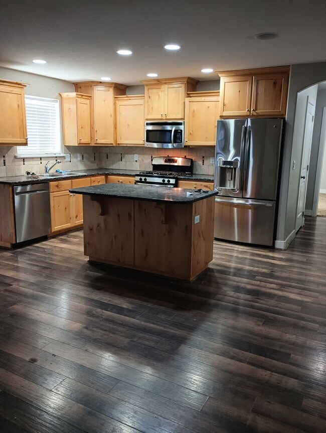 Foto del edificio - 3 B/ 2 B home in Sunrise Meadows