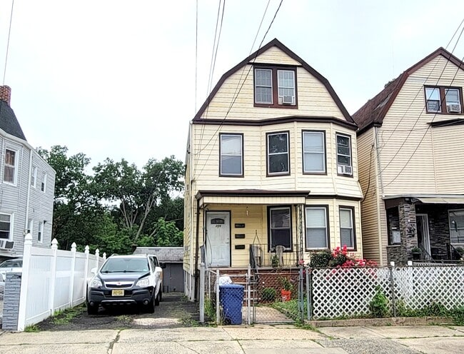 Building Photo - 209 Sylvan Ave