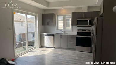 Building Photo - 205 W Oak Trl