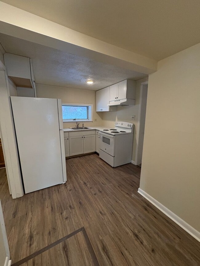 Building Photo - Large 3 bedroom house in Candensis!