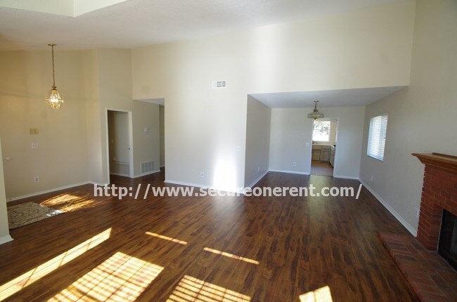 Foto del edificio - 548  Canyon Vista Dr.