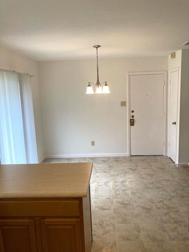 Building Photo - ZERO APPLICATION FEE. NOW ACCEPTING SECTION 8 APPLICATIONS