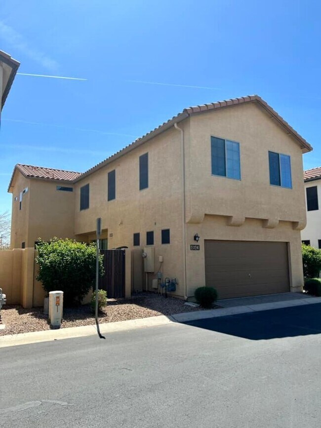 Foto del edificio - 3-bedroom plus den or 4 bedroom in Power R...