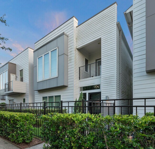 Foto del edificio - Prime Location with Perks – Water, Garbage...