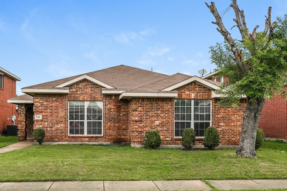 Primary Photo - 705 Pine Hollow Dr