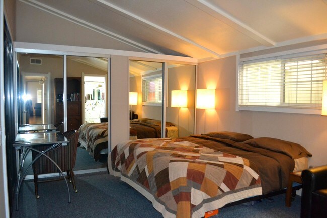 Foto del edificio - 29500 Heathercliff Rd